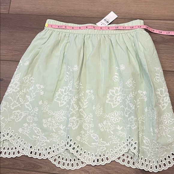 NWT LOFT light green eyelet embroidery skirt with a scalloped hem size small - Picture 5 of 10
